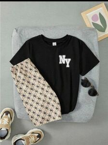 【新品未使用】150㎝ ブラックTシャツ＆オーバープリント柄パンツ　NY　