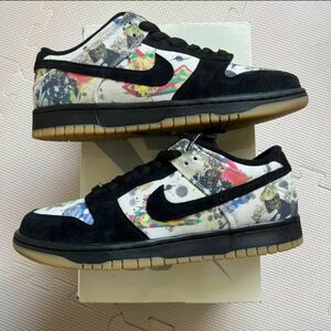 Supreme × Nike SB Dunk Low 