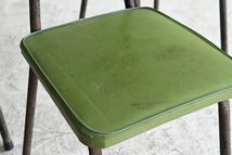 【昭和レトロ】椅子 アンティーク チェア インテリア ヴィンテージ カフェ 古家具 旧式 4脚セット アイアンフレーム グリーン 座面_画像4