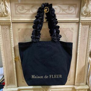 Maison de FLEUR(メゾンドフルール) トートバッグ黒 フリル 金ロゴ刺繍　キャンバストートバッグ