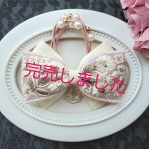 #393完売しました。 ピンクインド刺繍リボン☆ヘアゴム 花のレジンチャーム付き ハンドメイド リボンバレッタ