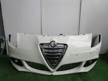 アルファロメオ 940系 ALFA ROMEO ジュリエッタ 純正 フロントバンパー ① 白系 156085887 中古 ☆050508ｓ_画像1