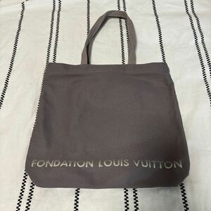 FONDATION LOUIS VUITTONヴィトン トートバッグ 【グレー】