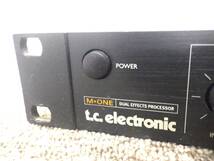 【送料無料】K1222-7◯t.c. electronic M・ONE DUAL EFFECTS PROCESSOR MULTI SPECTRAL LCD DISPLAY 現状品_画像4