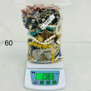 4SC186 1円～ アクセサリー まとめ 大量 約 2.5kg ブローチ ネックレス 他 カメオ パール 金メッキ 他 装飾品 中古 現状品