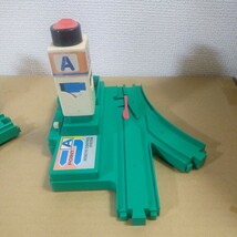 ☆動作不動 ☆電池液漏れ ☆電池板破損 ☆欠品有り プラレール リモコンポイントレールABセット 未チェック 詳細不明 ジャンク TOMY 線路_画像4