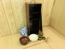 保管品●茶道具セット 短冊棚? 茶碗 棗 水差し 柄杓 等 茶道具セット 茶道具一式 木箱付●_画像2