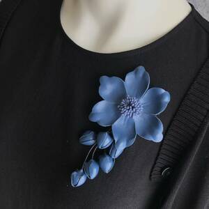 ◆新品◆*素敵＊レザー＊穴を開けないマグネット式＊お花のブローチ＊Blue*