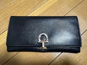 Salvatote Ferragamo 長財布　ブラック