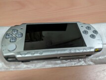 【美品】PSP 2000 本体 クライシスコア ファイナルファンタジー FF7 10th ANNIVERSARY LIMITED メモリースティック16GB_画像2
