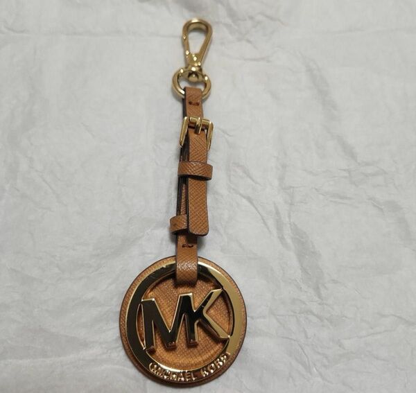 新品未使用　チャーム　マイケルコース　michael kors キャメル　ゴールド　バッグ　charm キーホルダー　アクセサリー