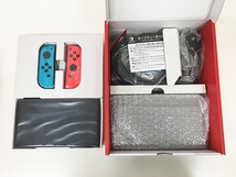 G-65-053 未使用品☆Nintendo Switch ニンテンドー スイッチ 有機ELモデル ネオンブルー ネオンレッド 本体 他店保証印あり　_画像2