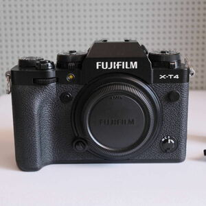 【中古】 富士フイルム フジフイルム Fujifilm X-T4 ボディ ブラック ＋α （送料込み）