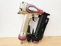 ★中古★日立工機 25mmタッカ N2504M 本体 ケース付 常圧仕様 エアタッカ 釘打機 エア工具 DIY 内装 エアツール HiKOKI ハイコーキ)倉c_画像3