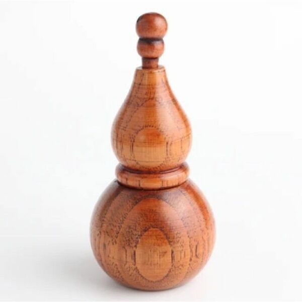 ひょうたんの形の七味入れ　木製