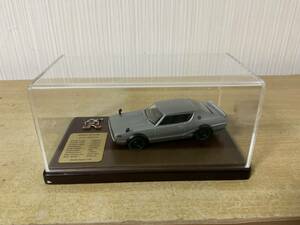 ニッサン　NISSAN スカイラインGTR ケンメリ　KPGC110 1/43スケールミニカー　仕様スペックメタル付　木製台座　メーカー不明　現状品