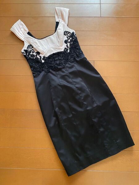 カレンミレン ★ドレス ワンピース / サイズS/ 光沢のあるピンクベージュ×ブラック / 薄いピンク×黒 / 結婚式 / 上品