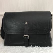 極美品/A4●ルイヴィトン LOUIS VUITTON ユタ オマハ メッセンジャーバッグ ショルダーバッグ メンズ ビジネス レザー 本革 ブラック 黒 _画像2