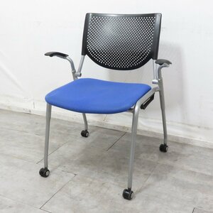 オカムラ プロスタック Prostack 8139ZA 肘付きスタッキングチェア ブルー 会議椅子 肘付き ミーティングチェア YH12876 中古オフィス家具