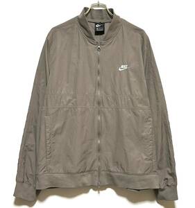 NIKE NSW Players Woven JKT（XXL）2XL モカ ナイキ レイヤーズ ウーブン ナイロン ジャケット ボンバー MA1 ミリタリー ビッグサイズ