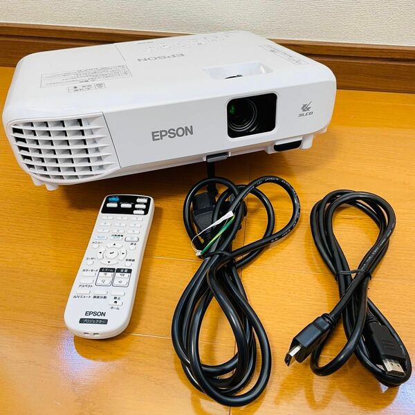 【極美品】EPSON EB-E01 プロジェクター