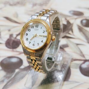 【美品】CITIZEN シチズン 腕時計 デイト カレンダー付 白文字盤 ゴールド色 クォーツ レディース