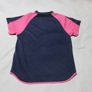 R-108★ＴSP(ヤマト卓球)♪紺xピンク/赤色新JTTA公認ワッペン付ゲームシャツ(M)★の画像3