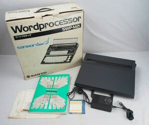 2N240321　レトロ SANYO Wordprocessor ワードプロセッサ SWP-M21 sanword mini 箱付 現状品/通電OK