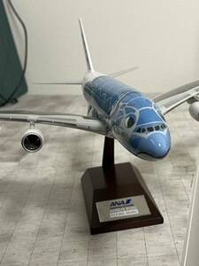 ANA 全日空　Airbus A380 スケール　1:200 FLYING HONU 青（ラニ）1/200 美品　エアバス