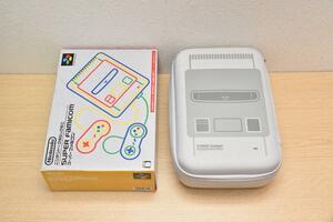 美品 Nintendo ミニ スーパーファミコン+専用ケース+電源ケーブル等