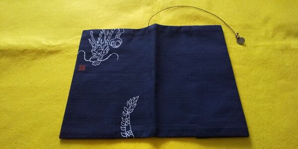 未使用 龍 刺繍 新書サイズ ブックカバー 新書判サイズ ドラゴン 竜 シンプル 神龍 渋いブックカバー 男女兼用