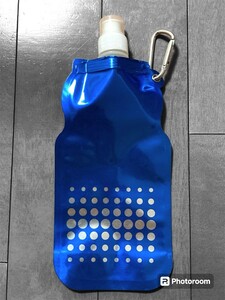 未使用*カラビナ付折りたたみボトル*500ml*ブルー*簡易水筒*青*携帯用