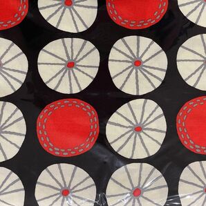 紫陽花 (アジサイ) 柄① 和柄 黒地 赤×白 オックス 生地 布 ハギレ カットクロス 50cm