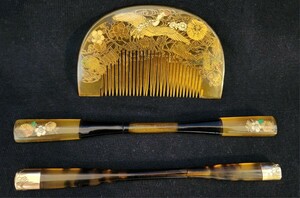 [book@ tortoise shell .*.(20 gold )* era lacqering ] engraving / lacqering / flowers and birds map / chrysanthemum, plum flower . pattern / tortoise shell / hair ornament / comb / ornamental hairpin 2 piece /K20/ kimono small articles / boxed 3 point set 