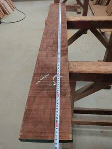 ウォルナット　荒材　No.240508-A　無垢　乾燥材　板（長さ1200㎜ｘ幅150㎜ｘ厚み33㎜）1枚　木材　DIY　棚板　小物作りに