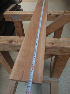 山桜　No.240517-B　無垢　乾燥材　板（長さ1060㎜ｘ幅135㎜ｘ厚み18㎜）1枚　木材　DIY　棚板　小物作りに