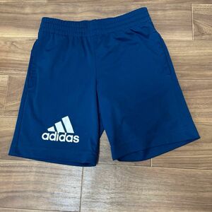 adidasハーフパンツ　120センチ