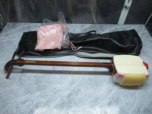  традиционные японские музыкальные инструменты струнные инструменты shamisen поверхность трещина есть управление 6MS0513A