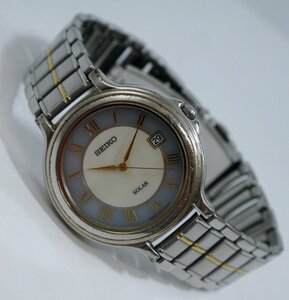 定形外送料無料 USED品・保管品 SEIKO セイコー V145-0E30 SOLAR ソーラー 3針 デイト シェル 腕時計 企業名刻印あり ダメージ大