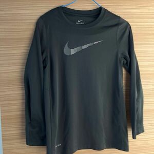 【泣きの最後の値下げ】130 NIKE ドライフィット　S （細めなので120のサイズの方でも）