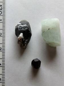 [国産鉱物]茨城県 山の尾 鉱物３種　b