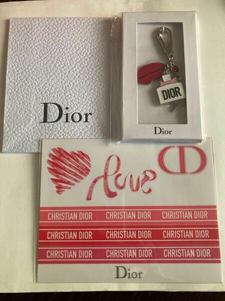 新品未開封　ギフト　プレゼント　 ３点　Dior クリスチャンディオール　キーホルダー　ステッカー　ギフトパッケージ