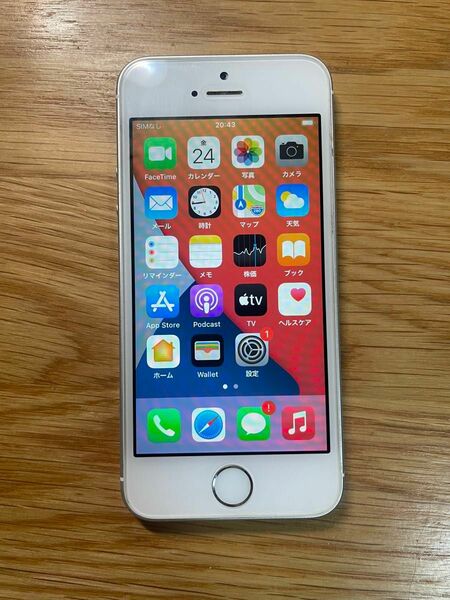 1053 iPhone SE 16GB Silver au battery 100%