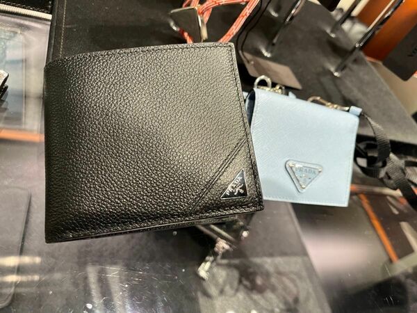 プラダ PRADA★財布 GRAIN 二つ折り 2mo738 ★グレインレザー★ブラック★ 三角ロゴ　シルバー金具★新品未使用