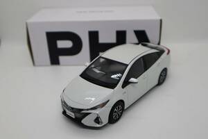 J0940(9) Y トヨタ・プリウス PHV 1/30スケールミニカー (2)070 ホワイトパールクリスタルシャイン　非売品　PRIUS PHV