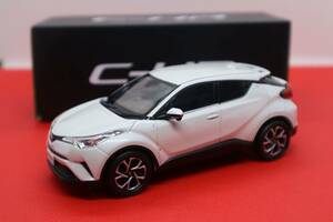 J0911 T ☆1/30 トヨタ　C-HR 非売品　ミニカー　カラーサンプル　070　ホワイトパールクリスタルシャイン☆ 未使用