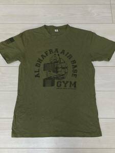 沖縄米軍放出品　AL DAHFRA AIR BASE Tシャツ　MEDIUM OKINAWA MARINES 古着　USMC サバゲー　ミリタリー 半袖 USA (16-39)