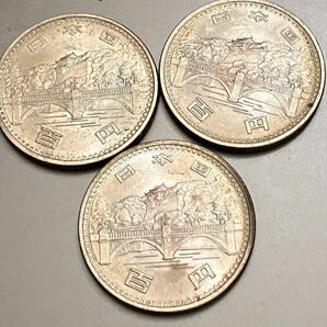 【3枚】昭和天皇御在位50年記念 100円硬貨 昭和51年 記念硬貨 記念コイン 皇居と菊の御紋の画像1