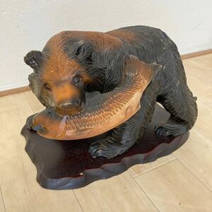 (944Y) 木彫り　熊　作家:政広作　台座付き　北海道　民芸　置物