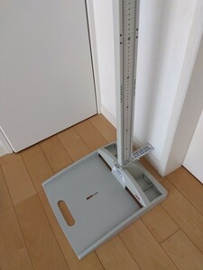 ☆身長計　210cm ミリ単位　折りたたみ　プラスチック製☆